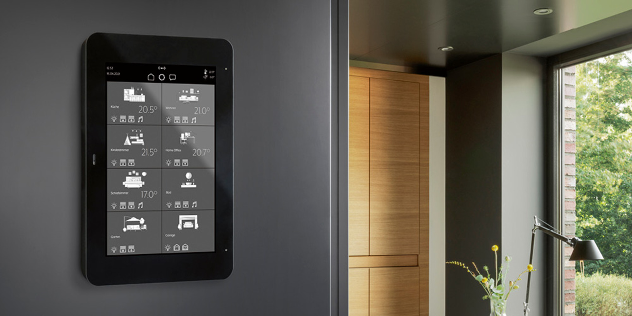 JUNG Smart Panel 8 bei Elektro Kögl GmbH in Schliersee